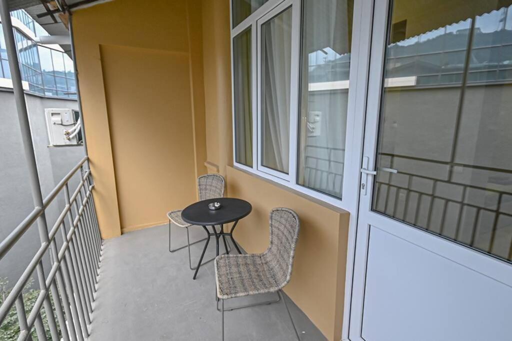 Studio With Balcony In Old City Tbilisi Buitenkant foto